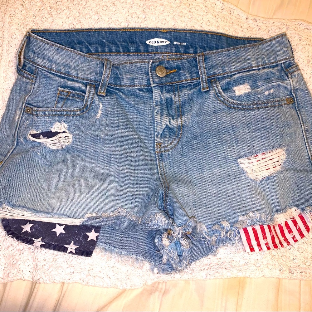🇺🇸 Old Navy Boyfriend Distressed Denim Shorts